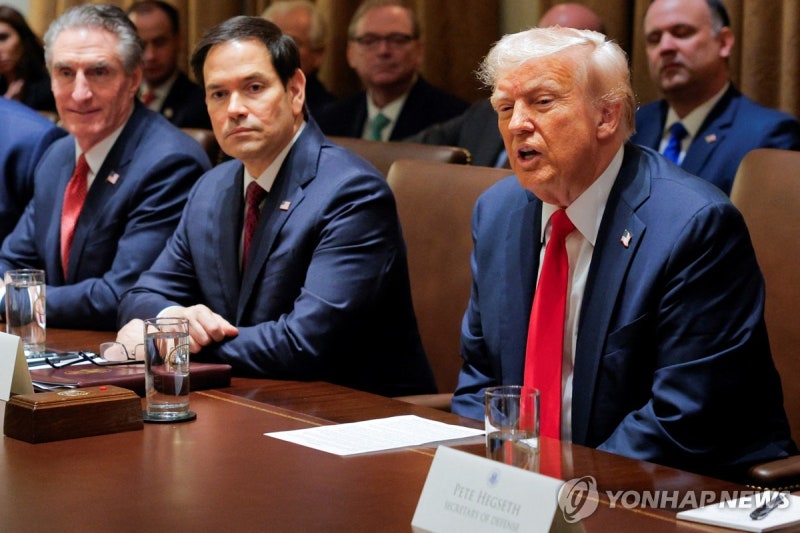 <b>트럼프</b>, 집권 2기 첫 <b>각료회의</b> 개최…新실세 <b>머스크</b> 참석