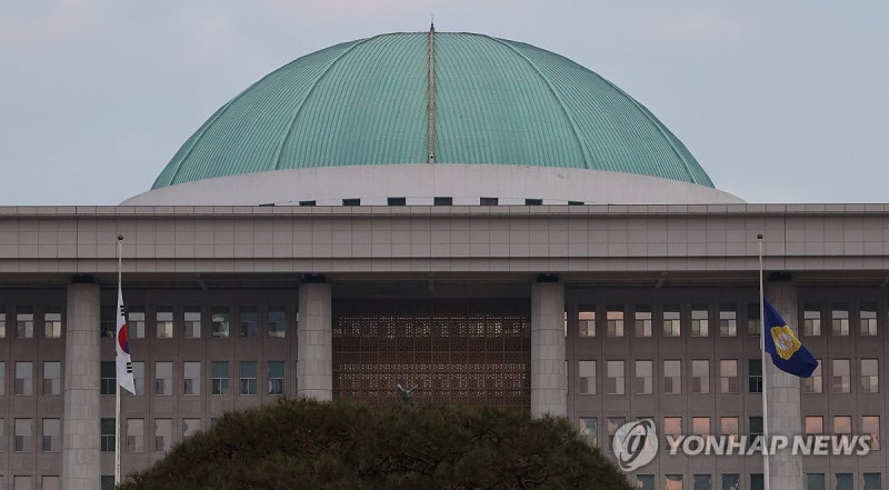 英연구소 "<b>한국</b>, 계엄여파 완전한 <b>민주주의</b>→<b>결함</b>있는 <b>민주주의</b>"