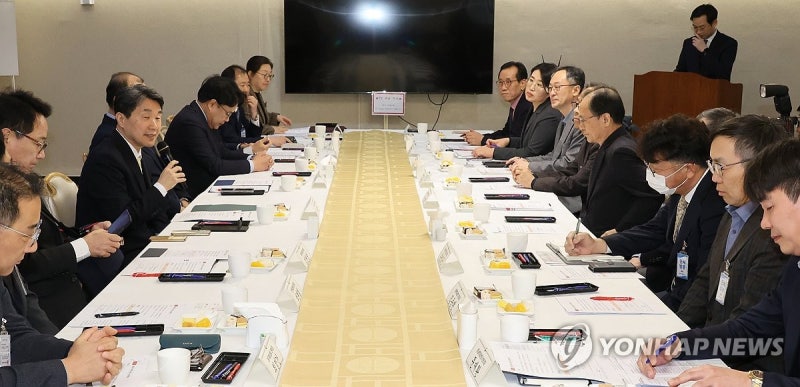 발언하는 <b>이주호 부총리</b>