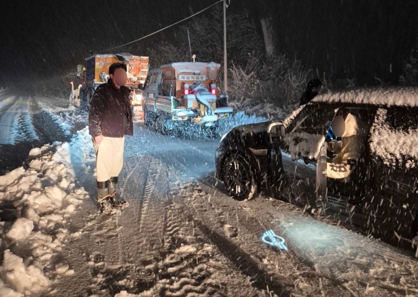 一個雪交通事故地點[甘旺特殊自我 - 政府定義總部。轉售和DB禁止]