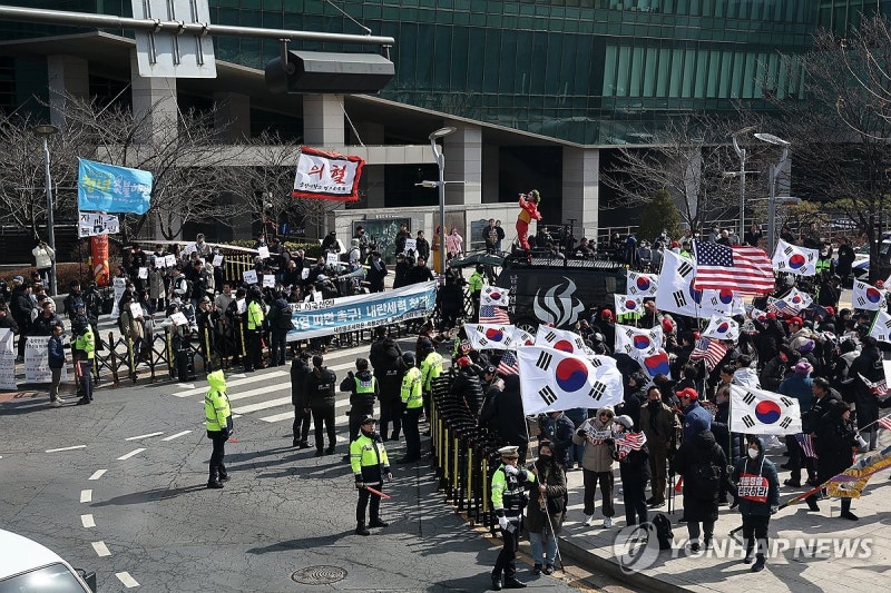 <b>중앙대</b> 앞 <b>탄핵</b> 찬반<b>집회</b>