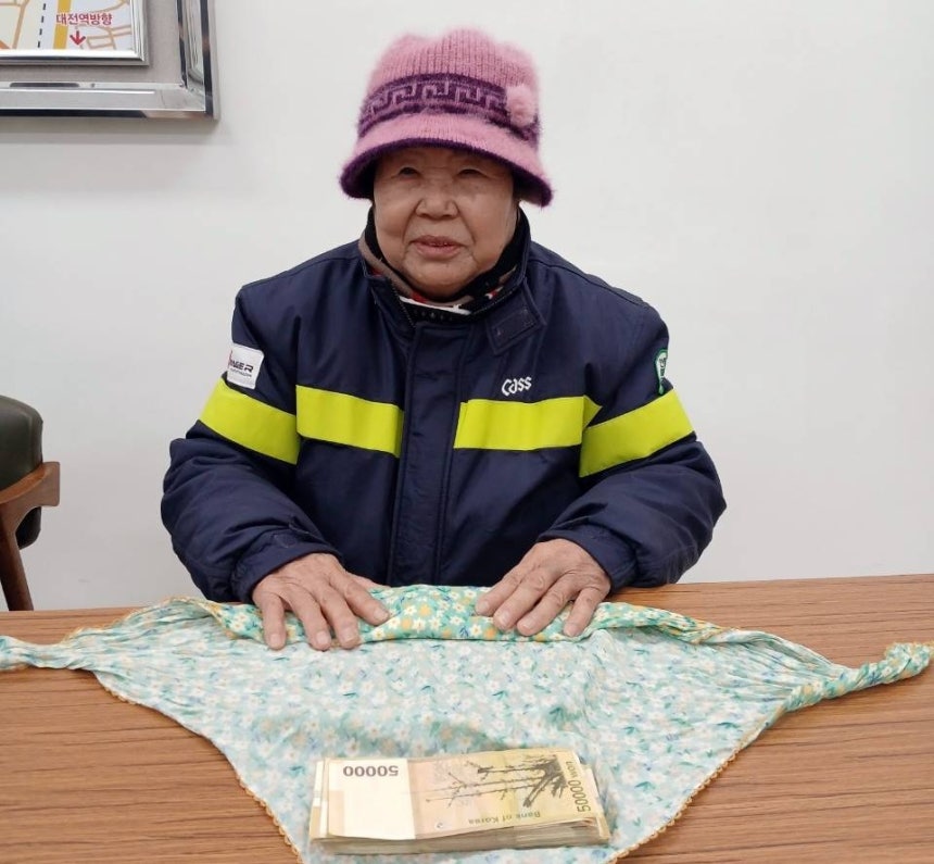 500만원 기탁한 김순자 씨 [대전 대덕구 제공. 재판매 및 DB 금지]