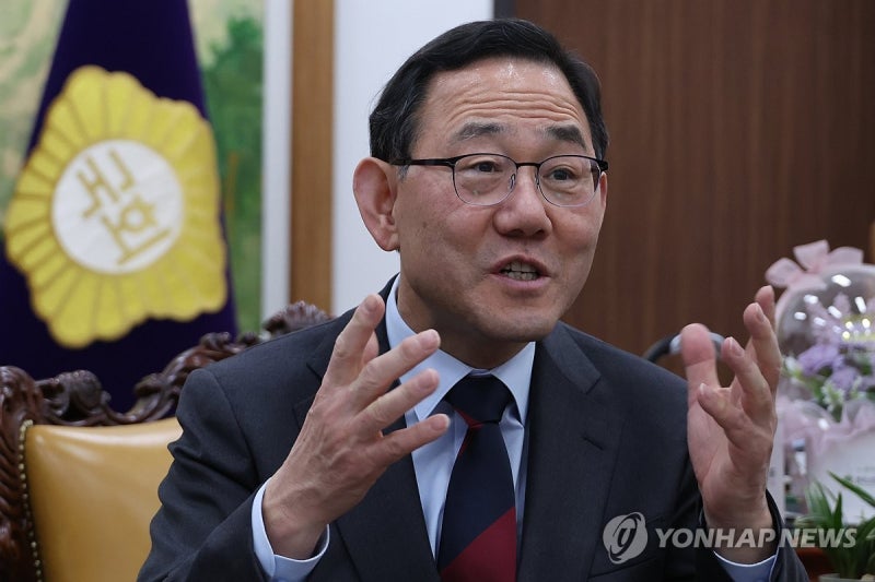 與 <b>개헌</b>특위 가동…"<b>이재명</b>, 개인적 이익 때문에 <b>개헌</b>에 불응"