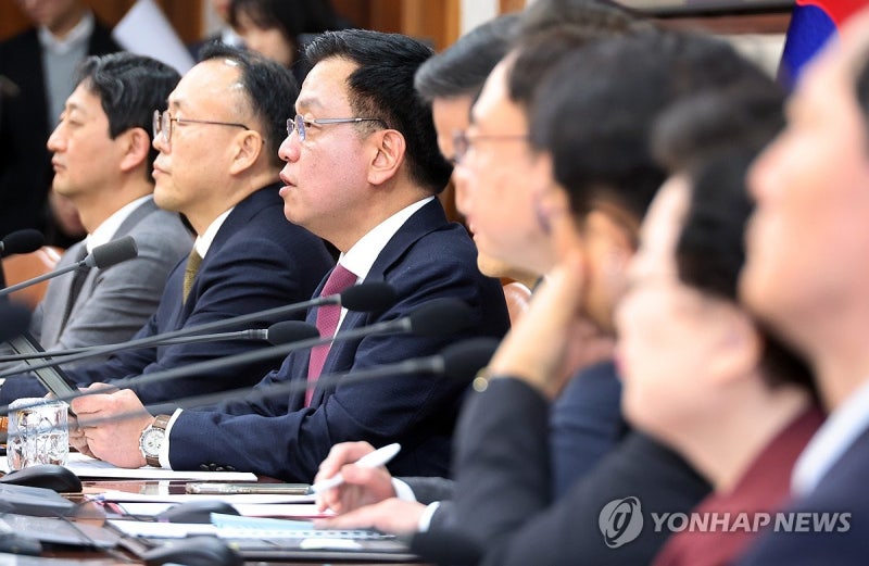 崔<b>대행</b> "美상호관세 대응, 3월 한미 실무협의서 집중협의해야"