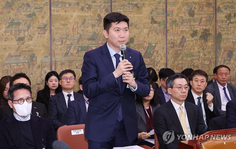 취임 후 처음 <b>국회</b> 회의 참석한 <b>유승민 대한체육회장</b>