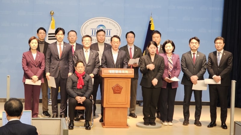 與, 李 <b>부산</b>행에 "조기대선용 꼼수…산은 이전부터 해결해야"