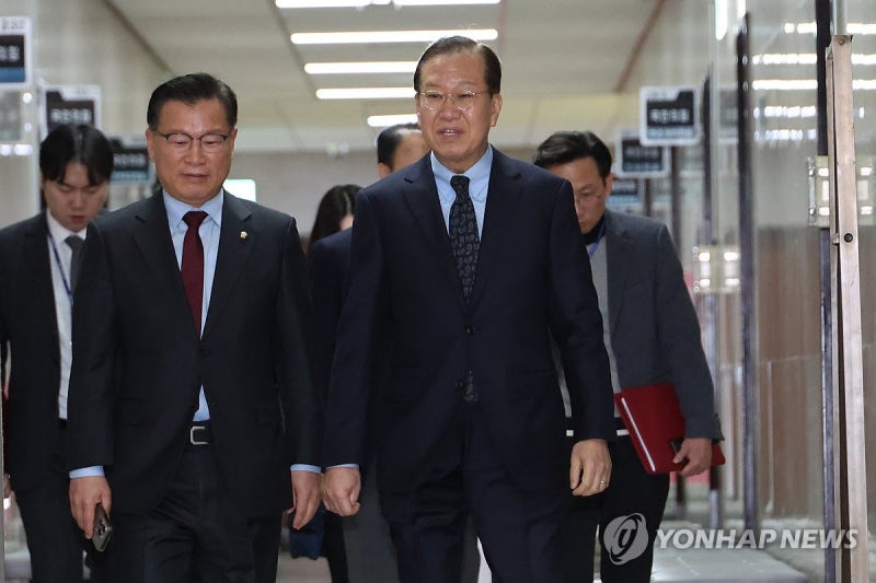 권영세 "<b>배우자 상속세 전면폐지</b>…유산취득세로 상속세 체계 전환"