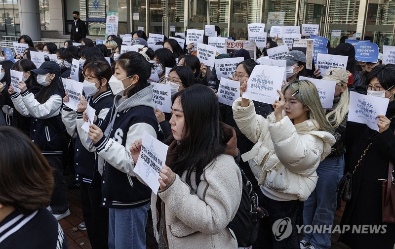숙명여대 <b>윤석열</b> 즉각 <b>파면</b> 요구 2차 <b>시국선언</b>