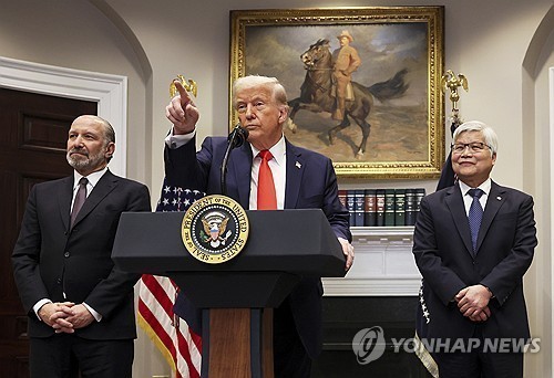 <b>트럼프</b>, 대부분의 <b>멕시코</b> 제품 25% <b>관세</b> 부과 한 달 <b>유예</b> 결정(종합)