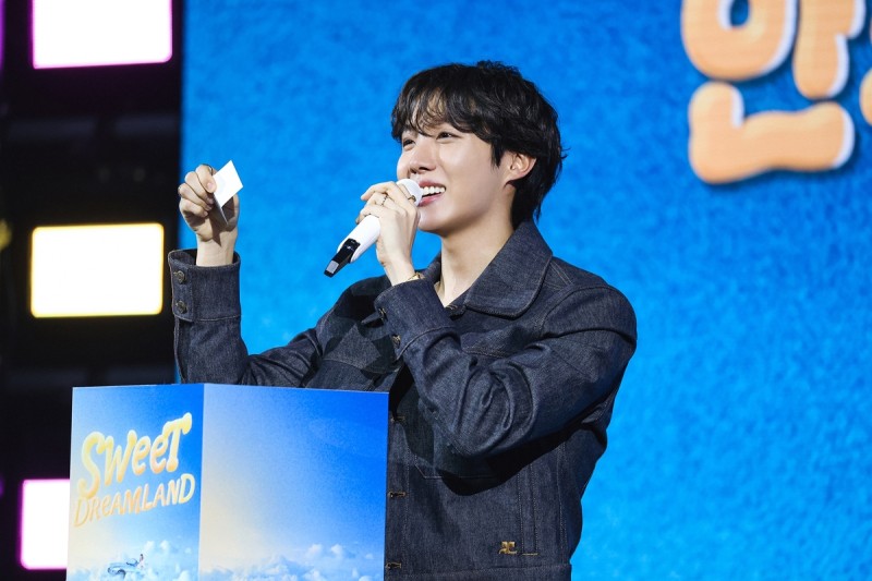 BTS <b>제이홉</b>, 12시간 컴백 라이브 방송…2천700만회 재생 신기록