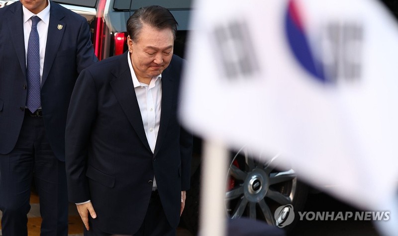 석방 사흘째 尹<b>대통령</b>, <b>관저</b>서 '정중동'…탄핵심판·재판 대비