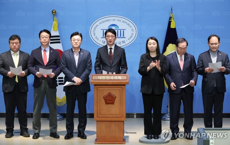 與, <b>오동운 공수처장</b> 대검에 <b>고발</b>…"의도된 계획 범죄"