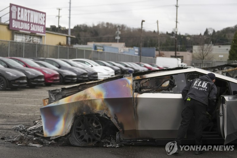 <b>테슬라 주가</b> 15.4% <b>폭락</b>…4년반 만에 '최악의 하루'