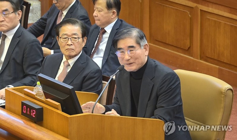 <b>김용현</b> "수사기록 헌재 주지 말라"…2심도 "소송대상 아냐"