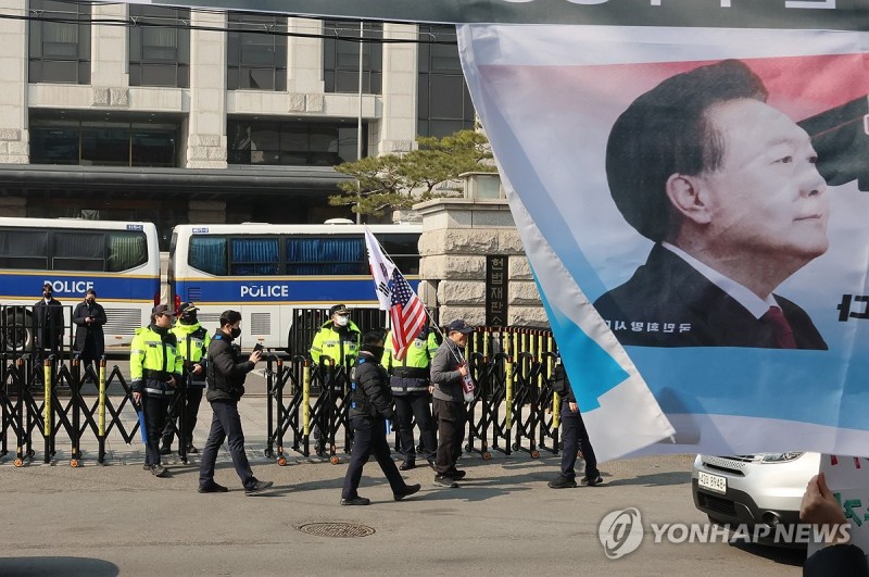 <b>탄핵</b>심판 선고 앞두고 종로 일대 곳곳 찬반 농성·집회·회견(종합)