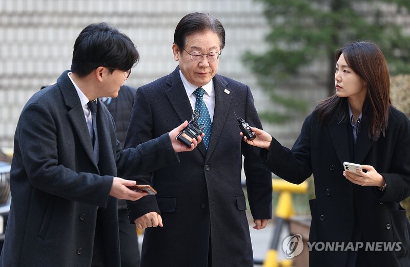 <b>이재명 위증교사</b> 2심 시작…"1심 오판 무죄"vs"억지 왜곡 혐의"