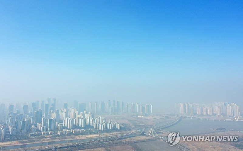 올봄 첫 '<b>미세먼지 비상저감조치</b>'