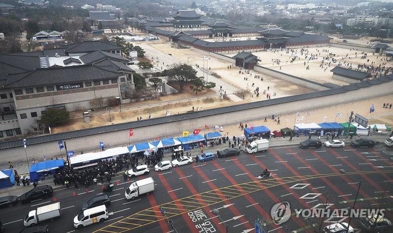 <b>오세훈</b>, 헌재 인근 야당 <b>천막</b>에 "<b>불법</b>…<b>변상금</b> 부과 등 검토"