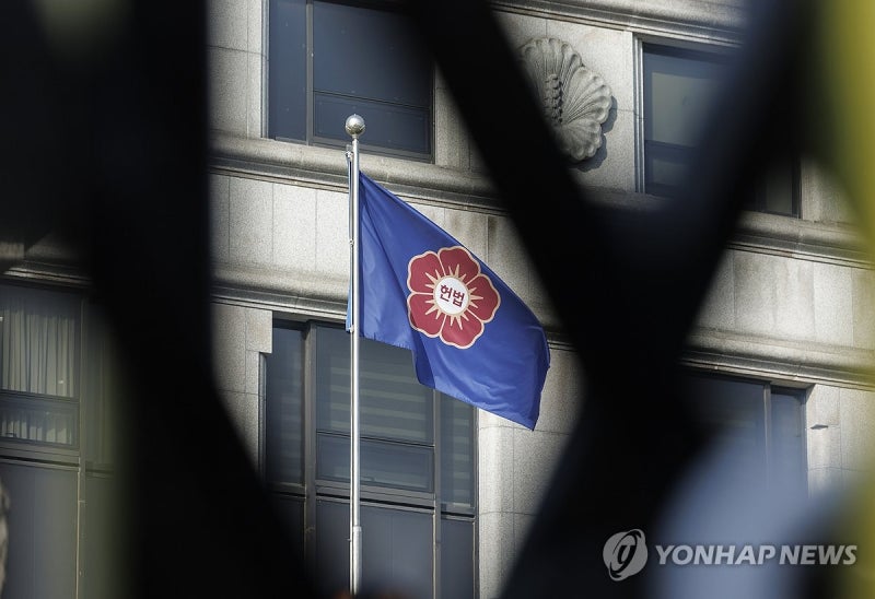 헌재 '尹<b>탄핵심판</b> 최장 평의'에 관측·소문만…침묵 속 숙의