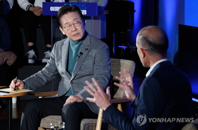 <b>이재명</b>, 유발 <b>하라리</b>와 <b>AI</b> 주제로 대담