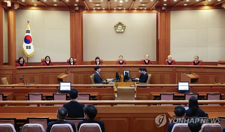 한덕수 국무총리의 탄핵심판 선고 (서울=연합뉴스) 김인철 기자 = 한덕수 국무총리의 탄핵심판 선고 날인 24일 서울 종로구 헌법재판소 심판정에 문형배 헌법재판소장 권한대행을 비롯한 재판관들이 착석해 있다. 헌재는 이