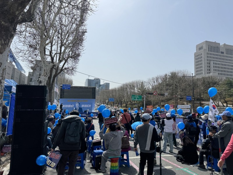 <b>이재명</b> 2심 선고 앞둔 서초동서 '맞불집회'…긴장 고조(종합)