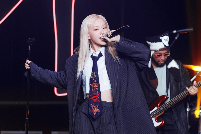 Article thumbnail for LE SSERAFIM's 'HOT' Debuts at No. 9 on Billboard 200, BLACKPINK Members Continue Chart Success