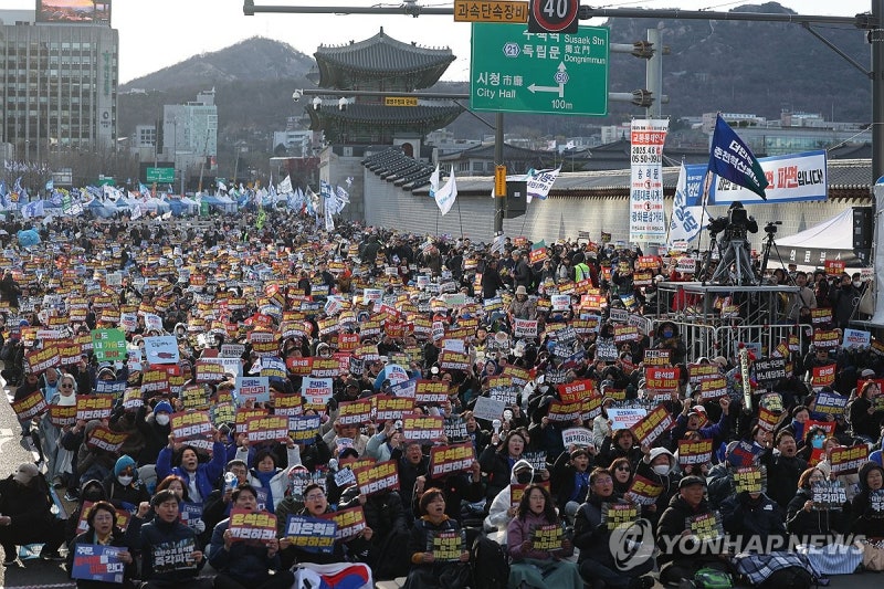 꽃샘추위에도 <b>탄핵 찬반</b>집회…양쪽 모두 "헌재 미루지 말라"(종합)