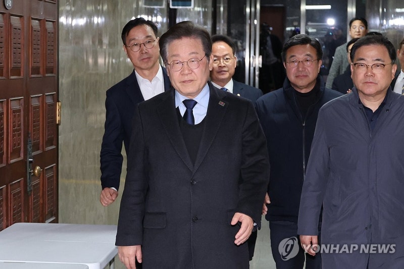 민주 "韓대행, <b>이재명</b> <b>회동 제안</b>에 일절 답없어…옳은 처신인가"