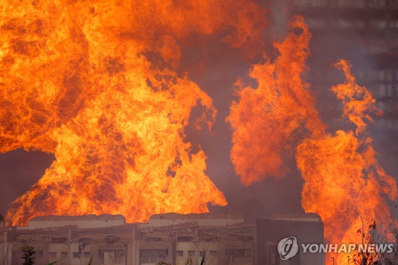 말레이 <b>쿠알라룸푸르</b> 외곽서 <b>가스관 폭발</b> 대형 화재…33명 부상