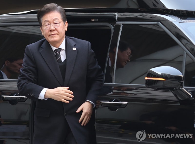 <b>이재명 대표</b>, 속행<b>공판</b> 출석