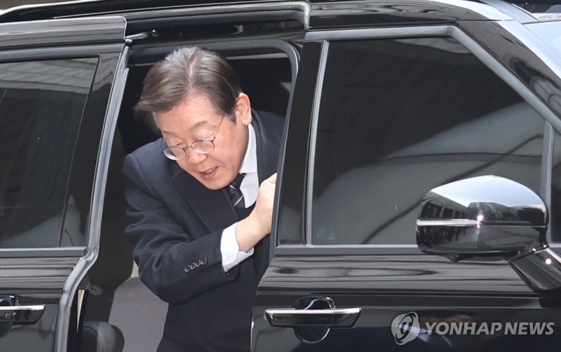 <b>이재명 대표</b>, 속행<b>공판</b> 출석
