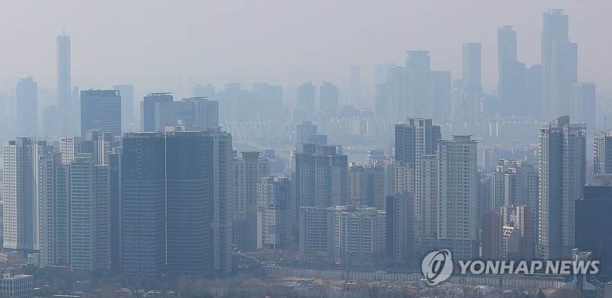 서울 아파트  (서울=연합뉴스) 김도훈 기자 = 사진은 1일 서울 남산에서 바라본 서울 아파트 단지 모습. 2025.4.1 superdoo82@yna.co.kr