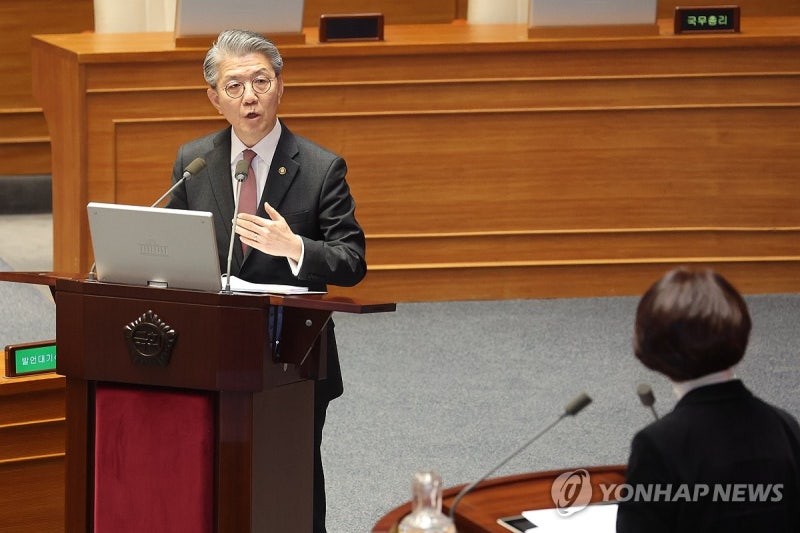 외교차관 "<b>심우정 딸</b>, 블라인드 <b>채용</b>…특혜 주어질 상황 아냐"