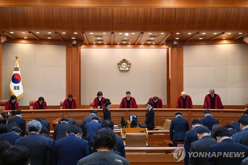[3보] 헌재 전원일치로 윤석열 대통령 파면…"헌법수호 의무 저버렸다"
