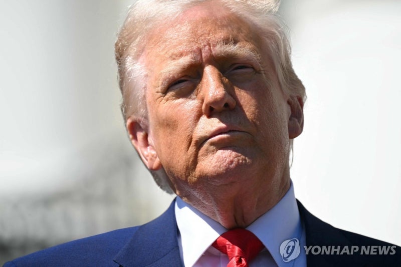 <b>트럼프</b>, <b>상호관세 유예</b> 이유 묻자 "사람들이 겁먹고 불안해해"