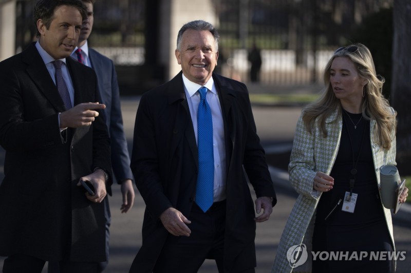 트럼프 특사 모스크바 도착…<b>우크라 휴전</b>협상 놓고 <b>푸틴</b> 만나나