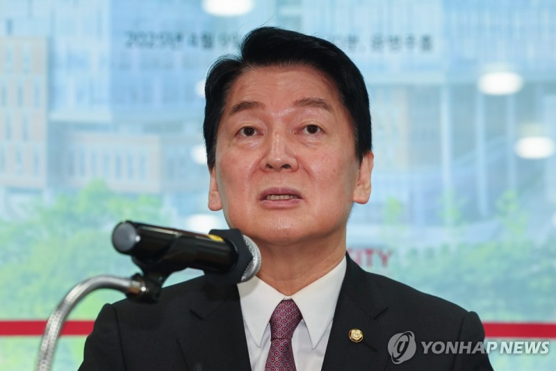 <b>안철수</b> "2035년까지 AI 3강 진입…제2의 과학입국 만들겠다"