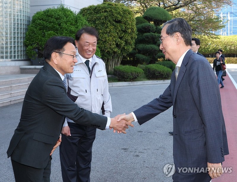 <b>한덕수 권한대행</b>과 강기정 광주 시장
