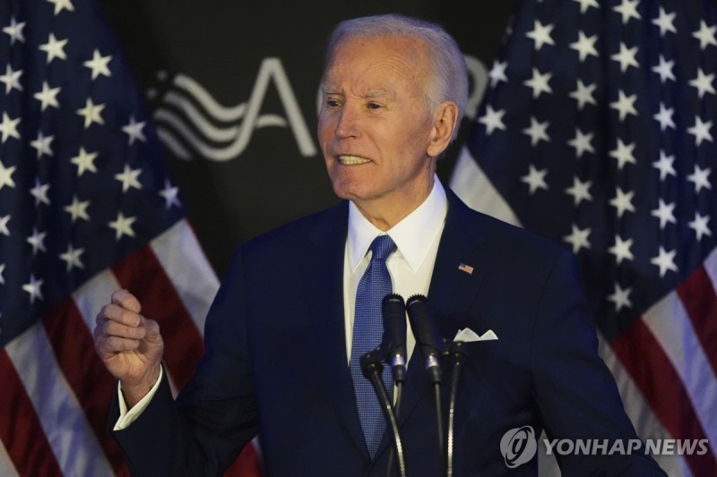 <b>바이든</b>, 퇴임 후 첫 <b>트럼프</b> 공개 <b>비판</b>…"사회보장에 도끼질"