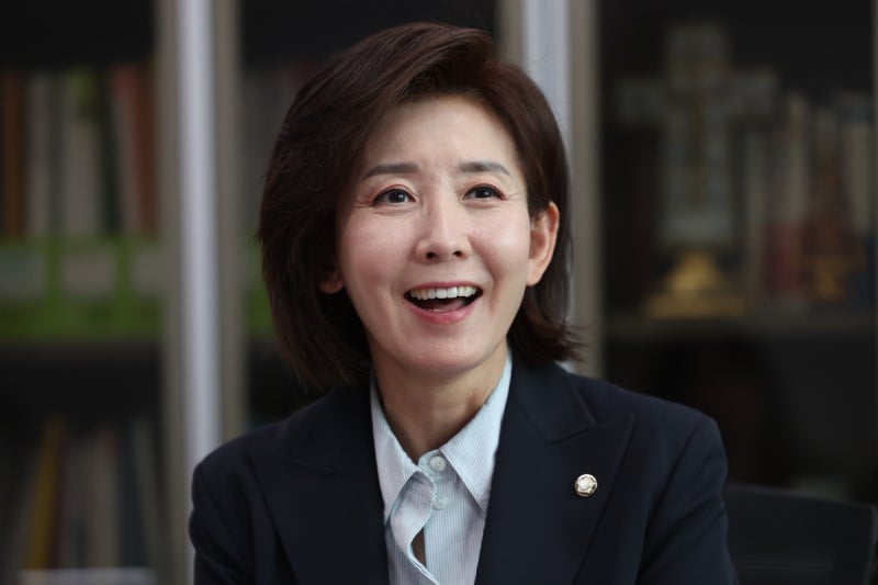[인터뷰] 나경원 "저는 이재명 민주당과 싸워 이긴 유일한 <b>후보</b>"