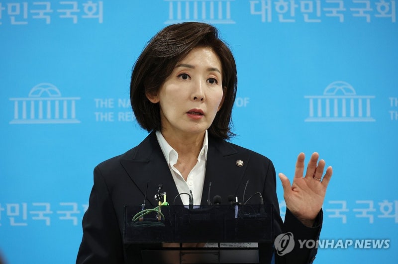 <b>나경원</b> "<b>교육감 직선제</b> 폐지, 수능 100% 전형 연2회 실시" 공약