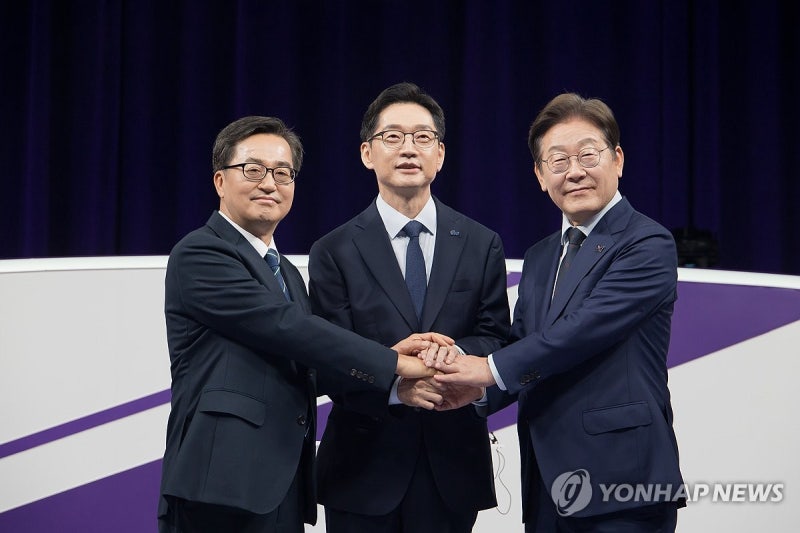 <b>민주당 대선 경선 후보</b> 첫 TV 토론회
