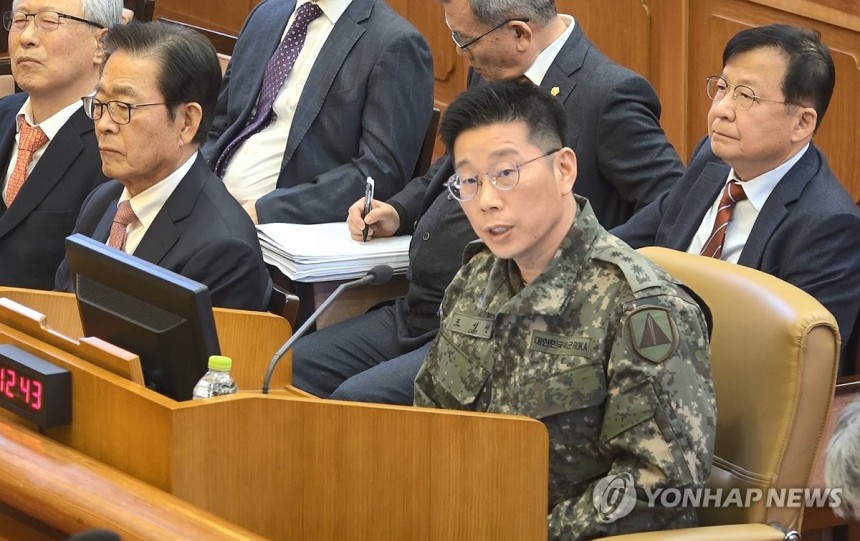 조성현 수방사 1경비단장, 윤 대통령 탄핵 심판 8차 변론 증언 (서울=연합뉴스) 조성현 수도방위사령부 제1경비단장(대령)이 13일 서울 종로구 헌법재판소에서 열린 윤석열 대통령 탄핵 심판 8차 변론에서 증언하고 있