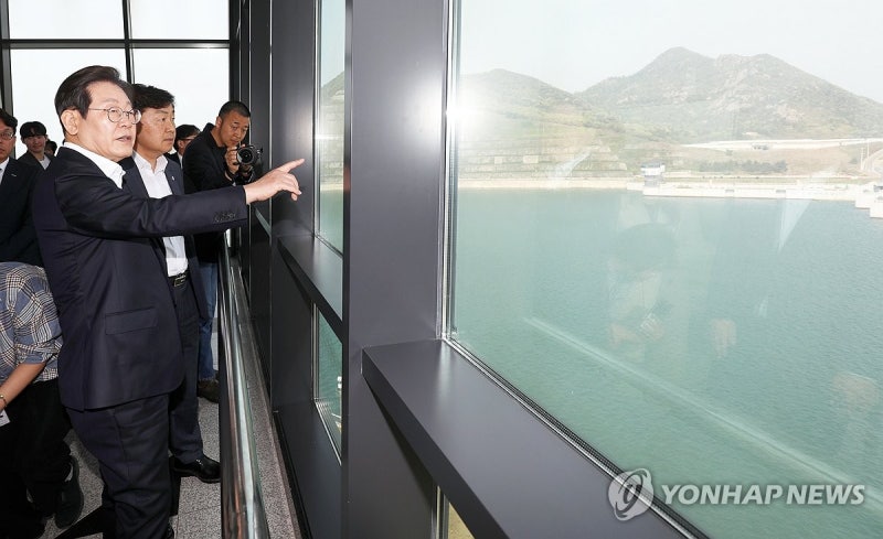 <b>이재명</b> 경선 <b>후보</b>, <b>새만금 방문</b>