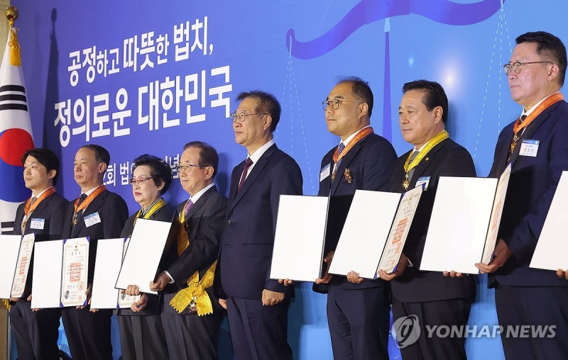 <b>법의날</b> 기념식…<b>박성재 법무</b> "공정·신중 법집행으로 법치구현"