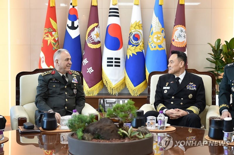 <b>합참의장</b>, <b>튀르키예 총사령관</b> 접견…북러 <b>군사협력</b> 우려 공감