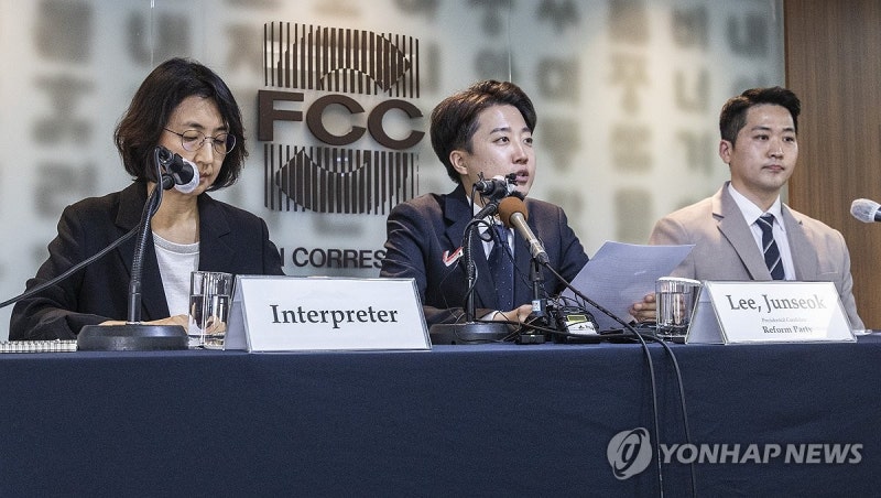 <b>이준석</b> "지금 빅텐트 감동없어…뜻 안맞으면 황금텐트라도 안해"