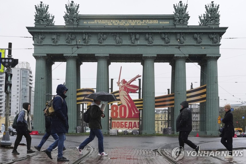 러시아 전승절 80주년 기념물
[AP 연합뉴스 자료사진. 재판매 및 DB 금지]
