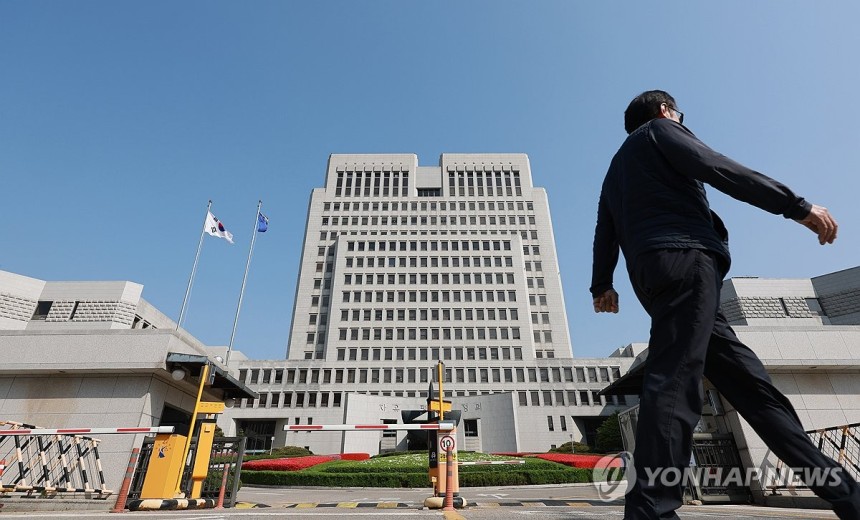 대법 전원합의체, 이재명 사건 두번째 심리
(서울=연합뉴스) 신현우 기자 = 대법원 전원합의체가 이재명 전 더불어민주당 대표의 공직선거법 위반 혐의 사건 두 번째 기일을 여는 24일 서울 서초구 대법원. 2025.4